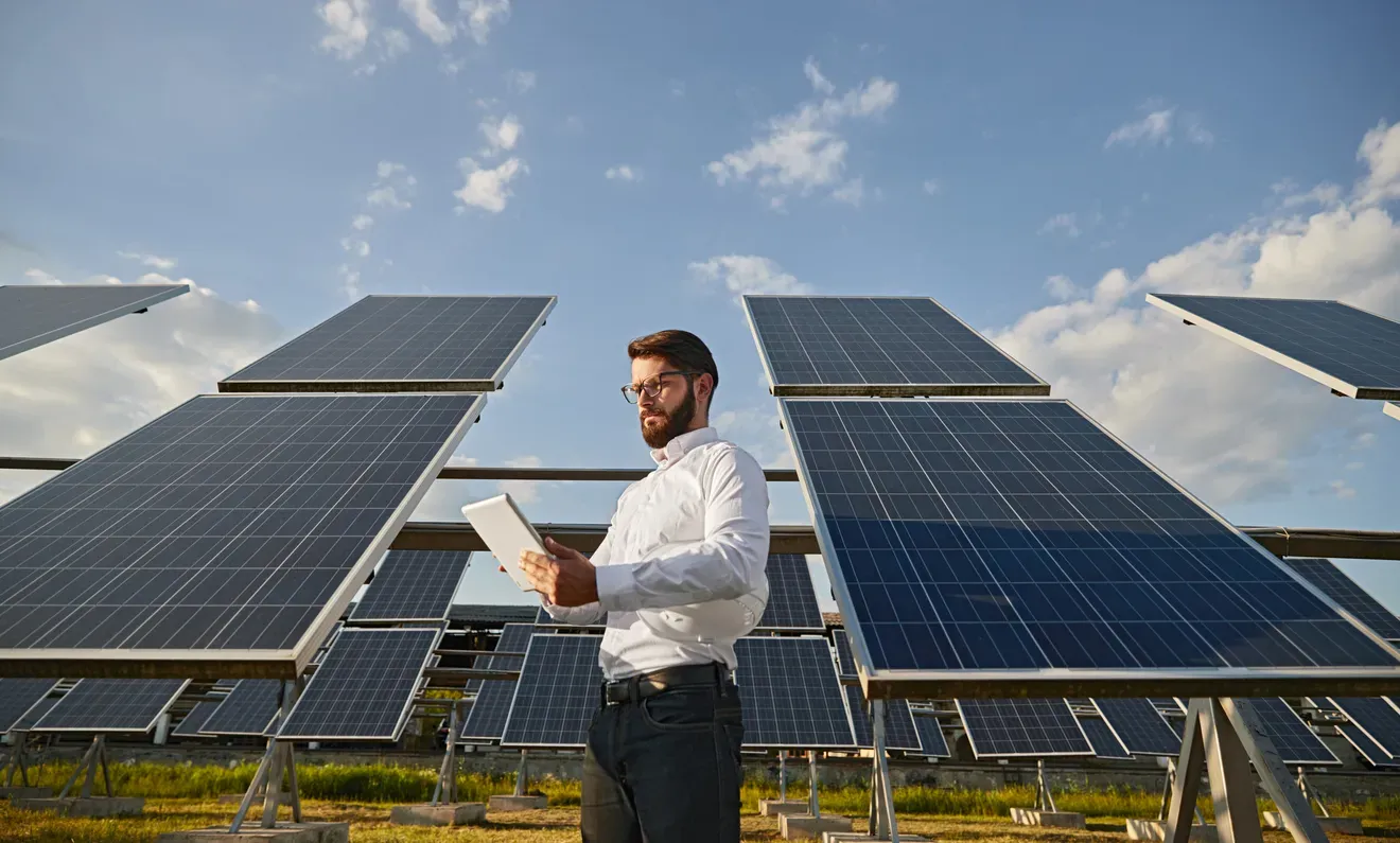 Melhor empresa de energia solar por assinatura: 8 critérios para decidir com segurança