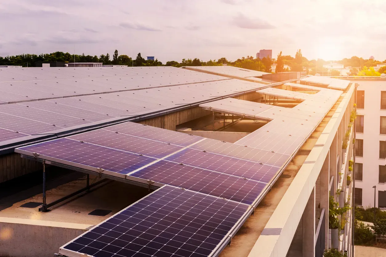 Energia solar em condomínio: o que muda para o síndico e para os moradores