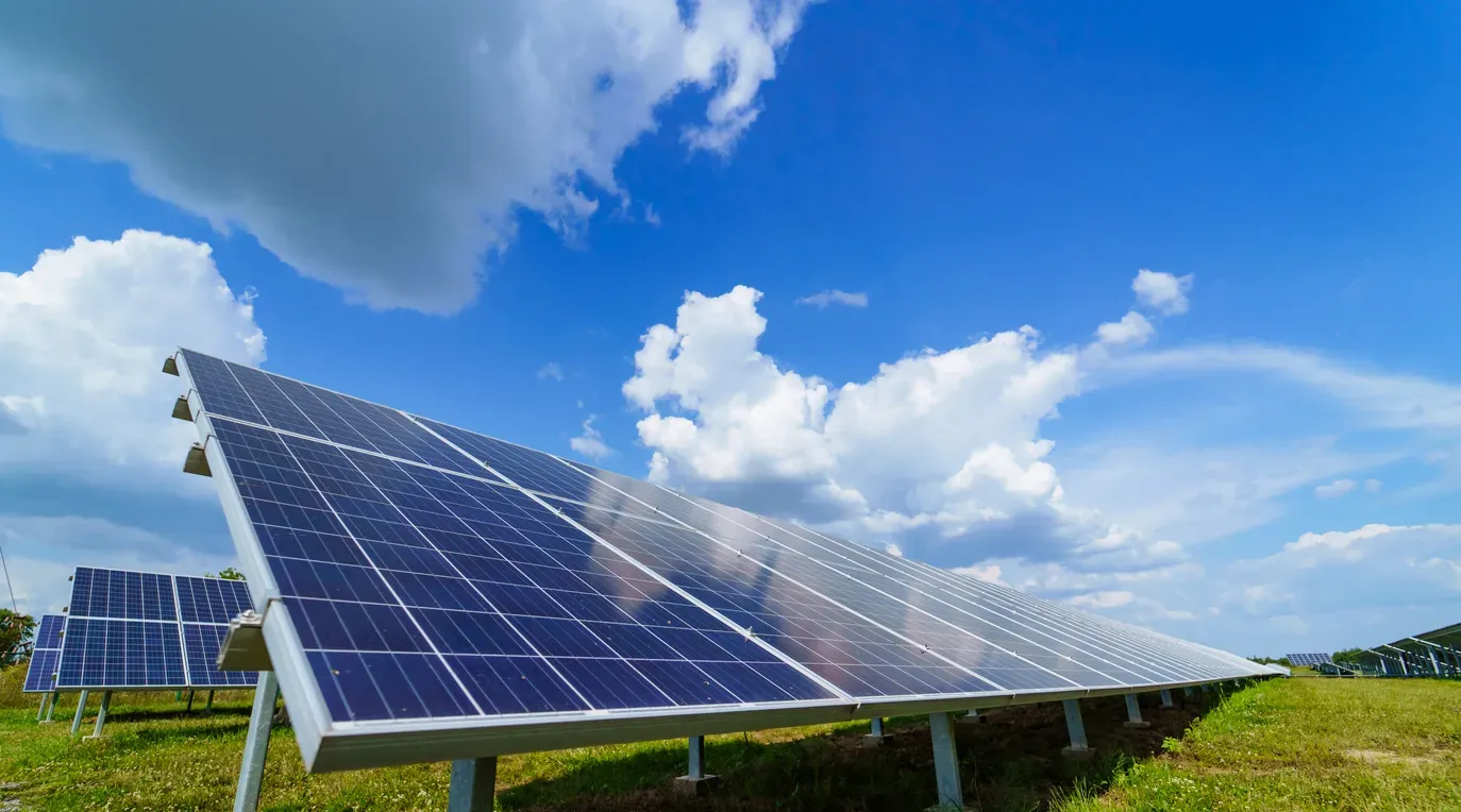 Sistemas fotovoltaicos: tipos, funcionamento e aplicações