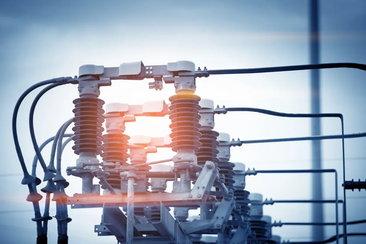 Transformador gasta muita energia? Veja o impacto na sua conta de luz